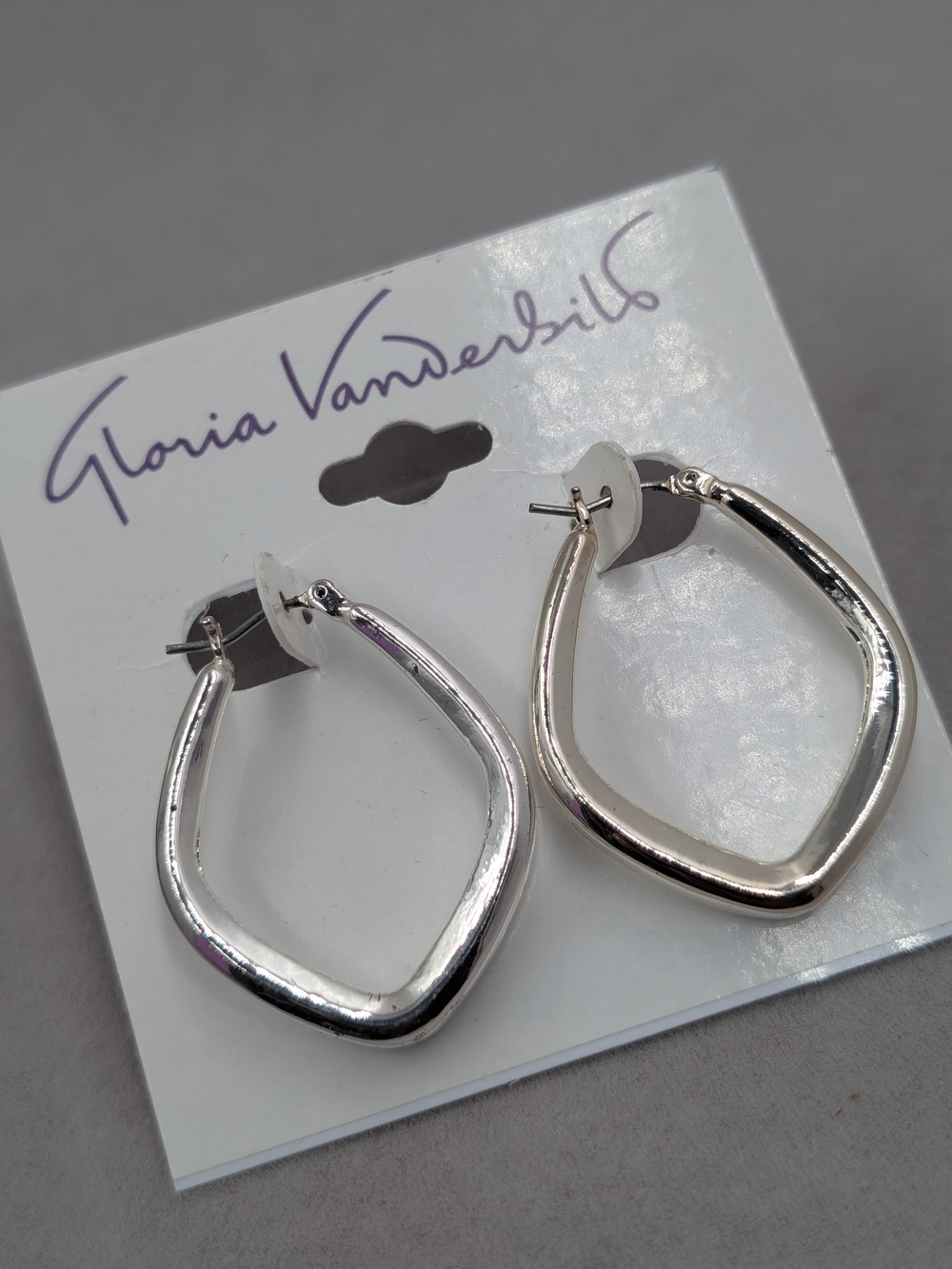 NWT Gloria Vanderbilt Silver Tone Rounded Square Hoop Earrings 1240